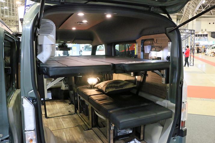 2ixbĥ悤ȍ\ɂA3lAQB̂uN-VANv̗_Ă