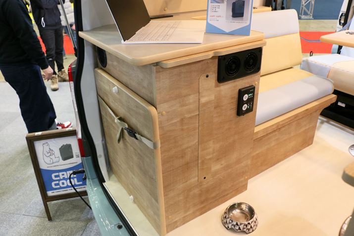 W24VN[[uCAM COOLv͖ؐ̃{bNX̒Ɏ܂BO@̂ƂȂ\Ȃ̂ŁAt₷