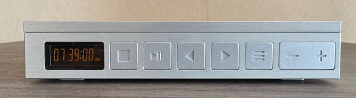 tgplɂ́AĐRg[p̃{^ԁBȔԍĐԁAobe[cʂȂǂmFł鏬^̃fBXvC݂Ă