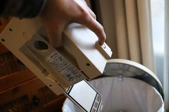 S~̏Ń[X{^ƁA_Xg{bNXꕔJāAS~CɎ̂Ă܂BĂ琅􂢂\i{̑_XgJbv􂢉j