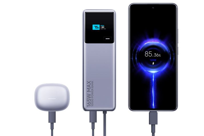 USB Type-CP[uƁAUSB Type-C|[gA2䓯̋d\