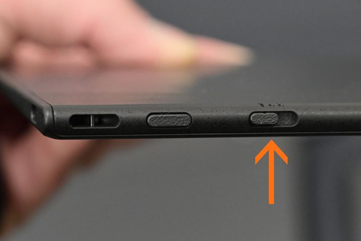 㕔ʂUSB/Bluetoothڑ̃ZN^[pӁi󕔕j