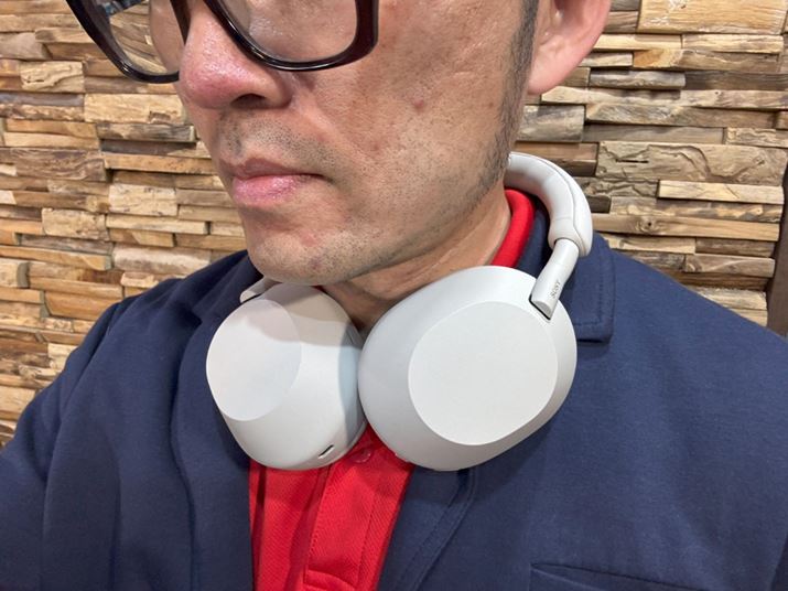 uWH-1000XM5v͎񌳂ɃRpNgɎ܂邪AC