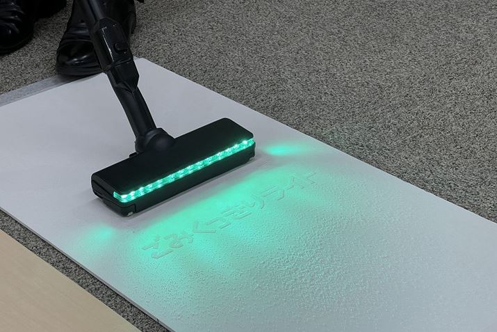 ΂LEDCgŃS~蕂яオ܂Bʐ^́uPV-BH900SMv́u3݂胉Cgv