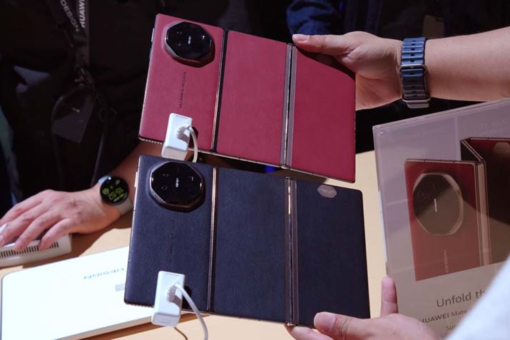 J[̓bhƃubN2FpӁBwʂɂ0.47mm̒^U[̗pĂ܂