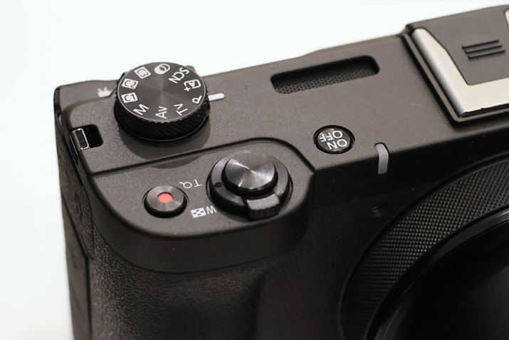 Vb^[{^ƓɃY[o[zuB{^̓Vb^[{^߂ɗpӂĂB^[v͏ʂ₷悤L`ɂȂĂ