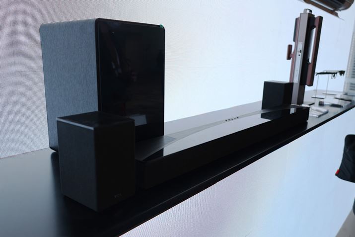 TuE[n[ƃTEhXs[J[pbP[WꂽTEho[uQ85HvB7.1.4chTEho[ƂĊCOœWJĂ鐻iB{̂̃o[ƃTEhXs[J[oɏɉ̏oCl[uhXs[J[ڂĂ