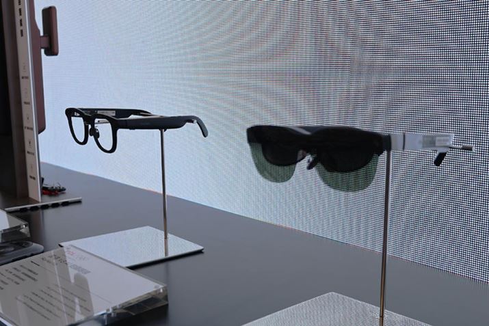 ŌɁAɓWꂽI[fBIrWAiЉĂBBełI[fBIOXuRayNeo V3vŁAEL@ELfBXvC̗pX}[gOXuRayNeo Air 3v