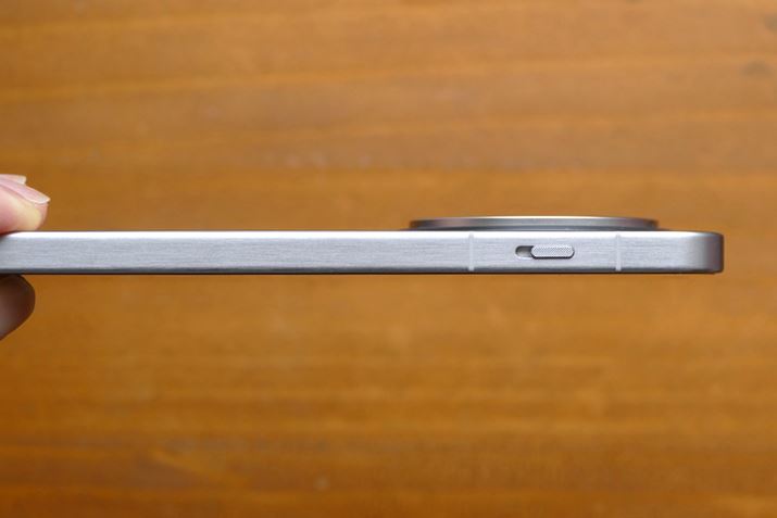 uOPPO Find X8v̓JXł