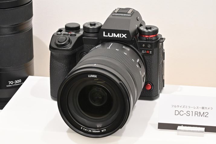 uLUMIX SV[Yv̐VŏʃfuLUMIX S1RIIv