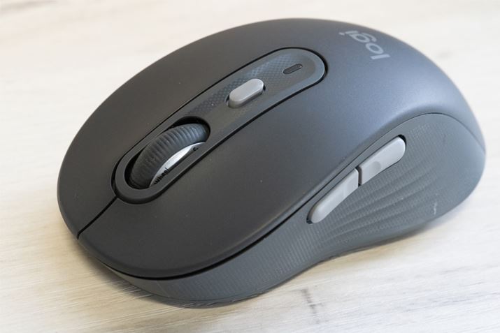 uM750v̊OρBENbN{^AzC[{^ATCh{^×2Ƃ5{^̃Vvȃ}EXł