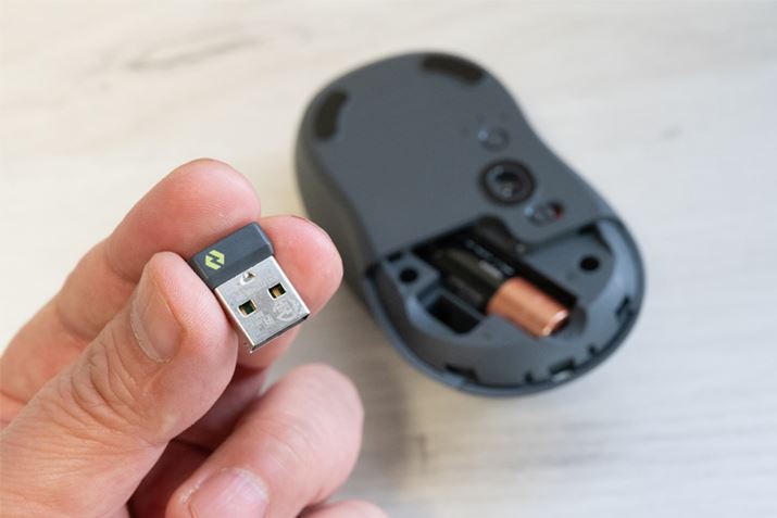 ʂ̃plOƁAdrUSBV[o[ɃANZXł܂