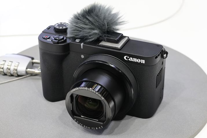 uPowerShot V1v̓Lm̃RpNgfWJƂĂ͖6NԂ̐Vf