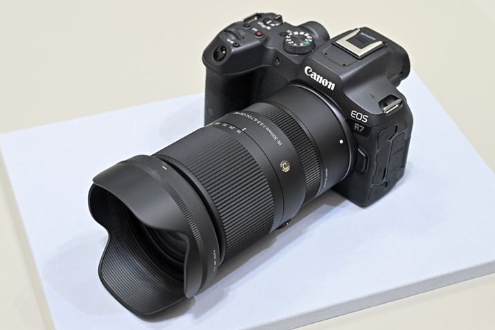 APS-Cp̍{Y[Yu16-300mm F3.5-6.7 DC OSv