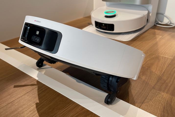 2025N1ɕăXxKXŊJÂꂽEő̃ebNn{suCES 2025vł\ꂽuX50 Ultrav