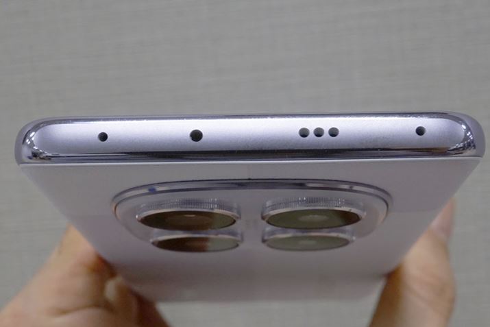 {fBʂɁAOC^[tFCX̔zu͂ȂBCzWbN͔񓋍ڂƂȂ