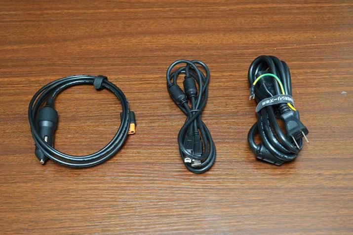 uRIVER 3 Max Plusvɂ́AdP[ûقA|[^ud狋dpUSBP[uDCP[ut