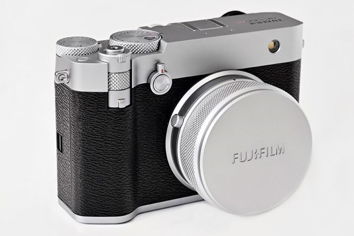 t̃YLbv𑕒BʂɁuFUJIFILMṽS󂳂Ă