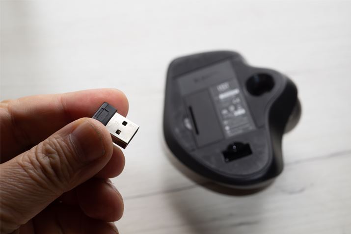 gȂƂ͖{̂Ɏ[łUSBV[o[