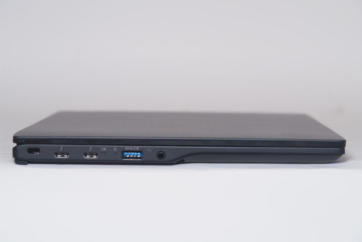 ʂɂ́AThunderbolt 4 USB4 Type-C|[g×2USB3.2iGen1jType-A|[gAwbhzEwbhZbgp[qpӂĂ܂