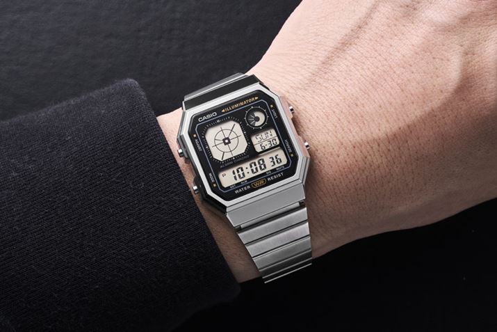 uA130WE-1AJFvł́ApꂽVFCvɃubNtFCX܂ăLbƈ܂茳