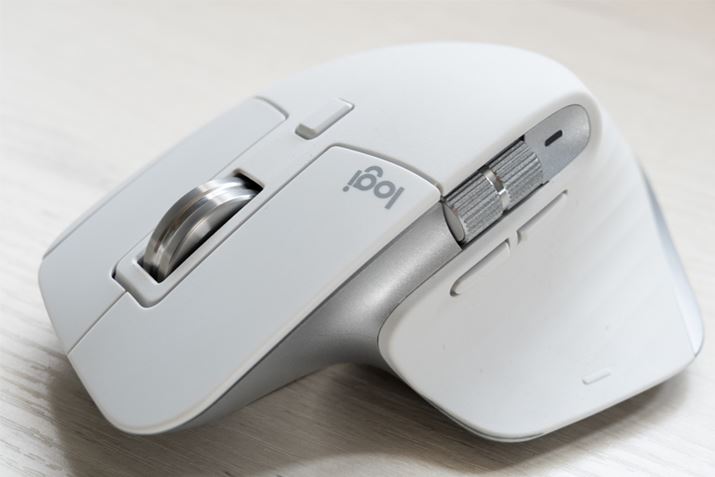 1s̃XN[ACɂ܂Ƃ߂ăXN[ۂɂʓIȃzC[{^