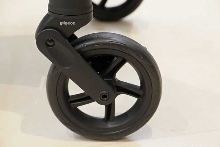 ̎^̃TXyVA傫ȃXg[NœH̉ʂz邽߁AԂ֐U`ɂB܂ATXyV㕔ɓ鎲ɂ́ACȂ钴{[xAOĂAX[Yȕ]ł悤ɂȂĂ