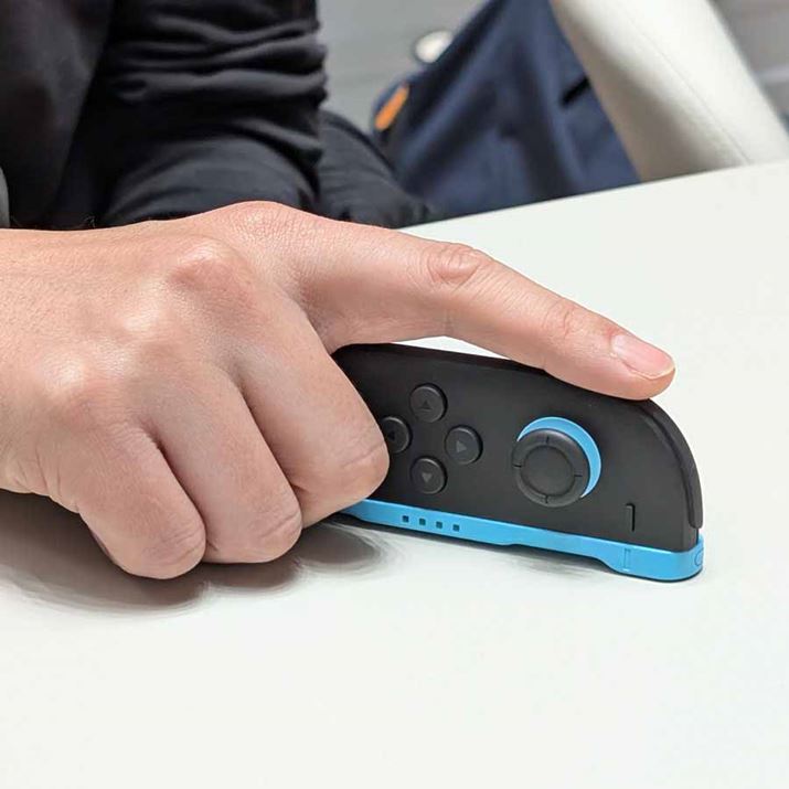 ʐ^̂悤ɈăfXNȂǕȖʂɒuƁA}EX삪\