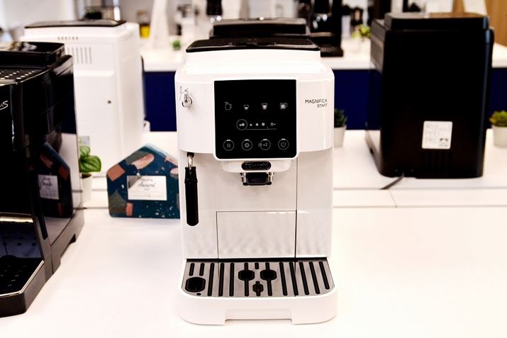 u}OjtBJ X^[g ECAM22020vBJo2FŁAʐ^́uzCgviiԂECAM22020WBuubNv̕iԂECAM22020Bj