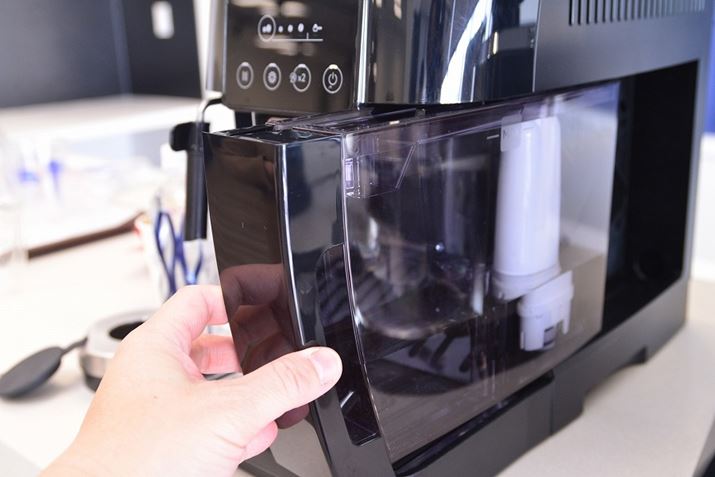 ^Nɂ́A{̓ւ̐ΊD̕tyutB^[vWځBtB^[̌ڈ͖2ł