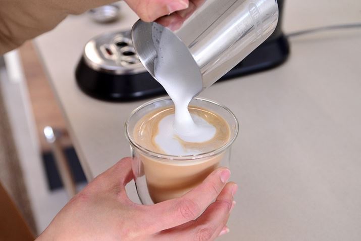 tH[~NGXvb\̏ɍڂJv`[mBX`[~NiÂȂA߂ꂽj΃JtFbe̊ł