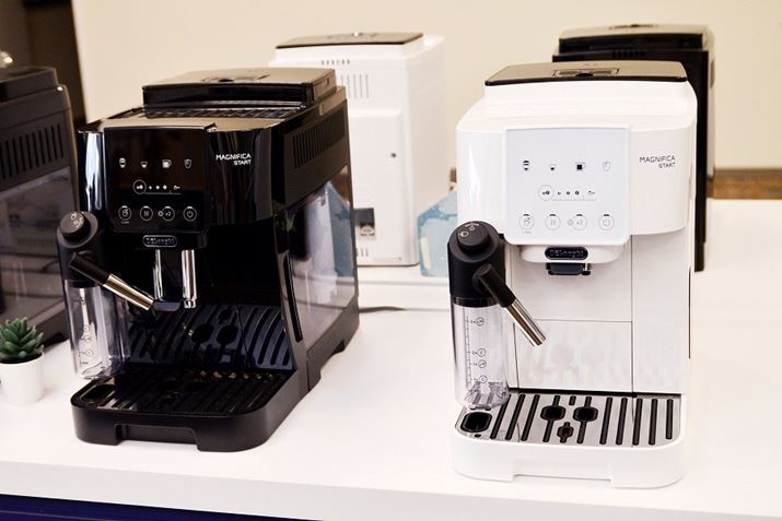 2024N11ɔꂽu}OjtBJ X^[g ECAM22062v