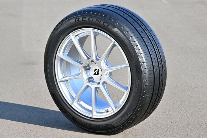 uaXg̃v~A^CuhłuREGNOvVɔꂽ̂AnhO\SnAÏl]ɐiA~joRpNgSUVp^ĆuGR-XIII TYPE RVv