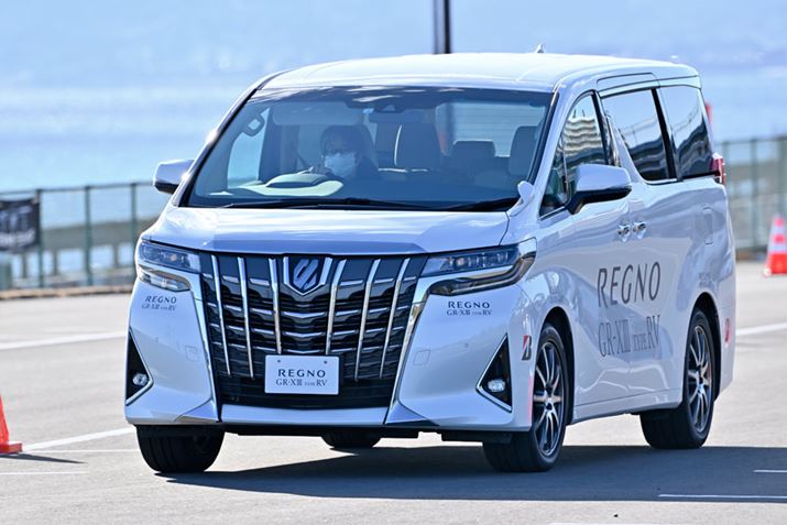 uAt@[hvŁuGR-XIII TYPE RVvƁuGRVIIvr悵ƂAԑ̗̂h̏ȂÏl̍ł