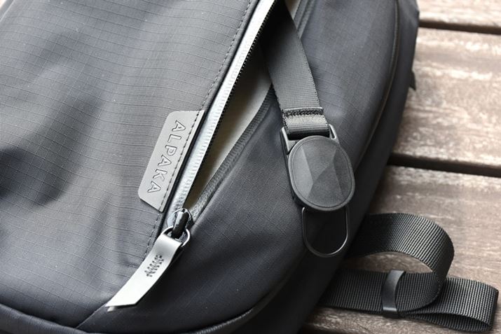 tg̃|Pbgɂ́AL[eU[tt@Xi[|PbgĂAȂSz܂