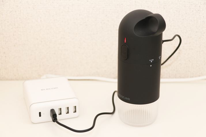 tUSBP[uiType-A to Type-Cjgď[dĂ܂Bobe[cʃ[̏Ԃ疞[d܂ł鎞Ԃ͖90BUSB-ACA_v^[ʓrpӂ΁ARZgɑ}ď[dł܂B1̃t[dŖ8gp\