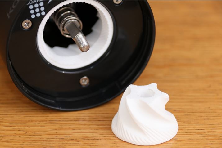 O̐nƓ̉~`̐nŃR[q[ׂ悤ɔ҂܂