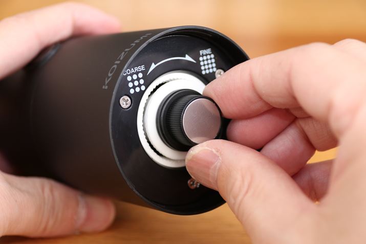 󂯎MO{̒ɗx߃_CtĂ܂BOnƓn̂ԂȂقǍׂxɂȂdg݁BuFINEvɉ񂷂ƗxׂȂAuCOARSEvɉ񂷂ƑeȂ܂