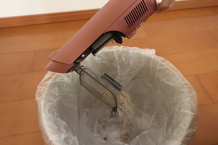 uWV515Jv̓S~̂ă{^ƁA_XgJbṽt^J܂Bt^L͈͂ɊJ߁ÂĂۂ̃S~̔юUɂ͗v