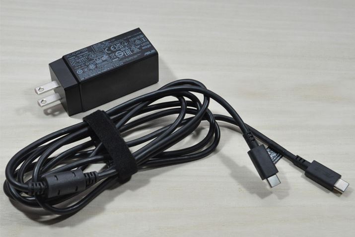 t̓dA_v^[65Wƍo͂ȂARpNgȂ̂Ŏ₷ł傤BAtP[u͂⑾߂Ȃ̂ŁApUSB-CP[uʓrpӂƂKɌgтłƊ܂