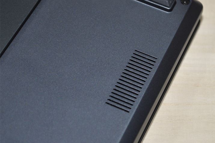 Xs[J[̓TufBXvC̔wʂ̍EɔzuĂA1W×2ƈʓIȏo͂łAzȏɔ͂̂鉹y߂܂BA2ʕ\ŉʂ𗧂ĂĂ܂Ɗʂ̔ȂȂ邽߁A1ʗp̂قƎv܂