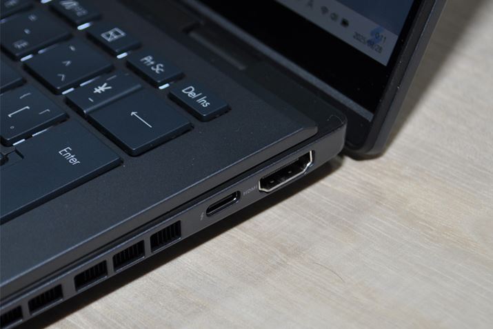 Eʂ͂ЂƂUSB Type-C[qHDMI[qł܂BȂAHDMI̋Ki2.1ł