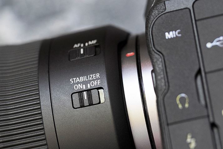 uRF24-105mm F4 L IS USMv➑̕Ɏu␳@\؂ւXCb`𓋍ڂĂ