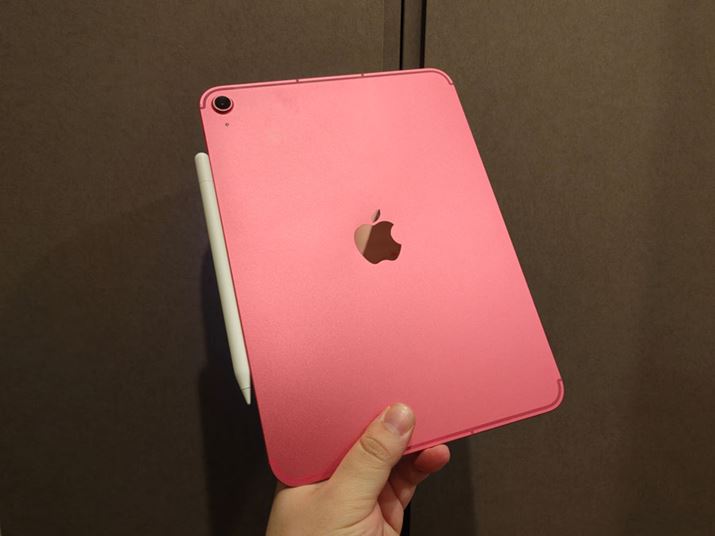 N₩ȐFB{̃J[̓sN̂قAu[ACG[AVo[Ił܂