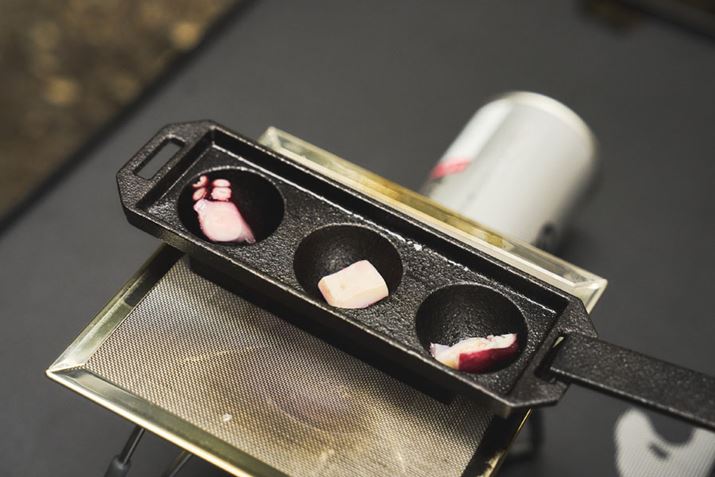 ʓIɂ͐nɓƎv܂AlIɂ͋ނ̃JJق߁AނɓďĂ܂B͌ܓ̏Ƀo[i[pbh~āA萫ƉΗ͕U}Ă܂