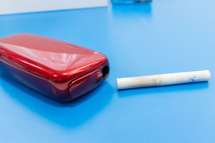 gpłXeBbN̐F̕ωȂBzk̃jIC͊ÂɃ}XNČȃjICYɂȂĂ