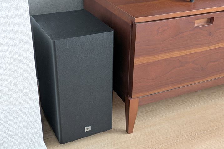 uCINEMA SB580ṽTuE[n[BhCo[TCY150mmBBê߃o[̋߂ɒuĂ邪A̓}jAɂ1mȏ㗣ꂽꏊɐݒu