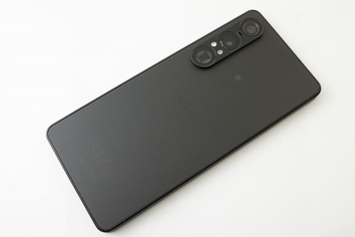 uXperia 1 VIvO̕ω͏B5gقǌyȂO͂̂܂܂