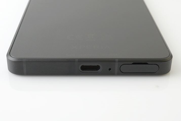 USB Type-C|[gSIMg[̓{fBʂɔzu