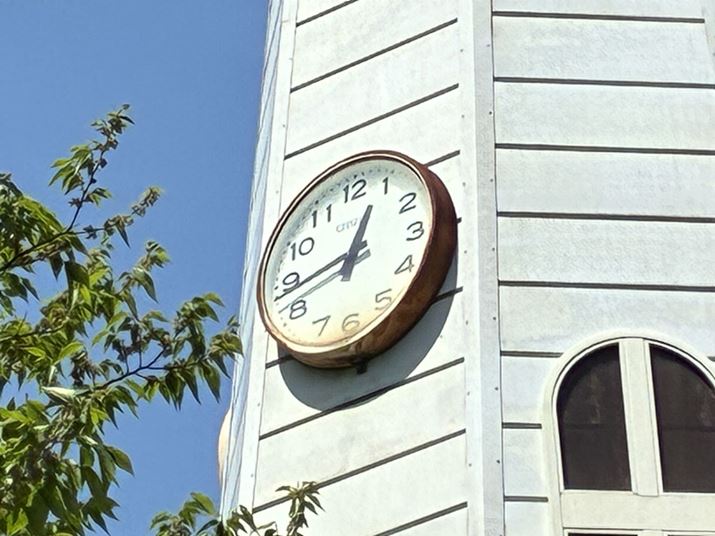 𑜃Y[̍ő{ŎBeiオuPixel 9avAuiPhone 16evj